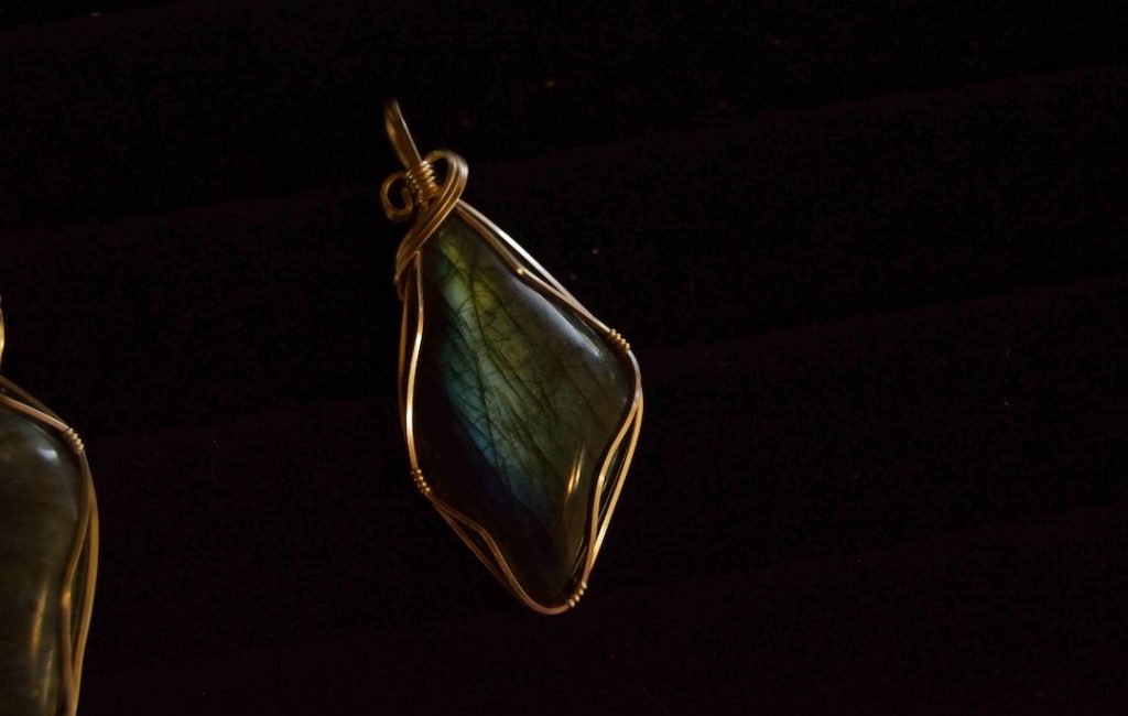 Les amulettes, des objets puissants qui ont traversé les âges.