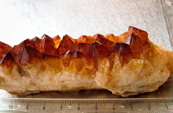 Citrine : signification, origine et usages de la pierre solaire de novembre en lithothérapie