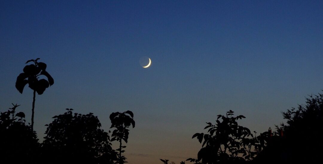 Lune noire (Lilith) en astrologie : ce qu&rsquo;est ce point mystérieux et ce qu&rsquo;il symbolise dans un thème