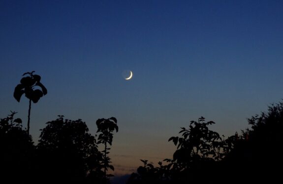 Lune noire (Lilith) en astrologie : ce qu&rsquo;est ce point mystérieux et ce qu&rsquo;il symbolise dans un thème