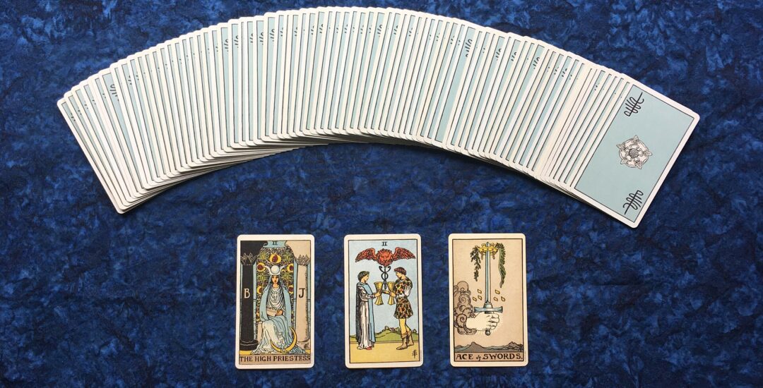 Tirage de tarot en 3 cartes : la méthode simple pour débuter